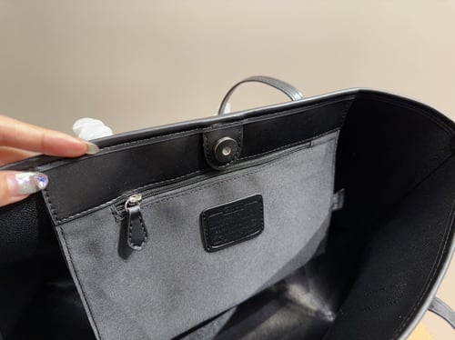 حقيبة كوتش كبيرة موردة