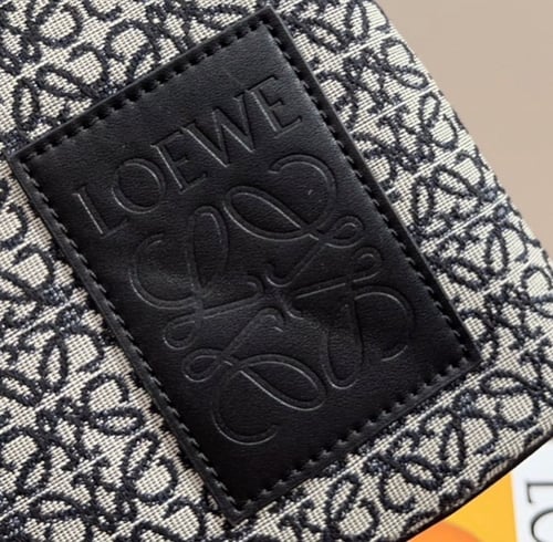 باوتش لويفي| بعدة الوان