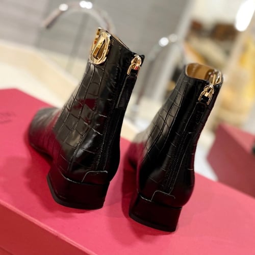 بوت ڤالنتينو اسود/ ابيض