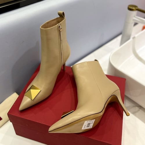 بوت ڤالنتينو 5 بعدة الوان