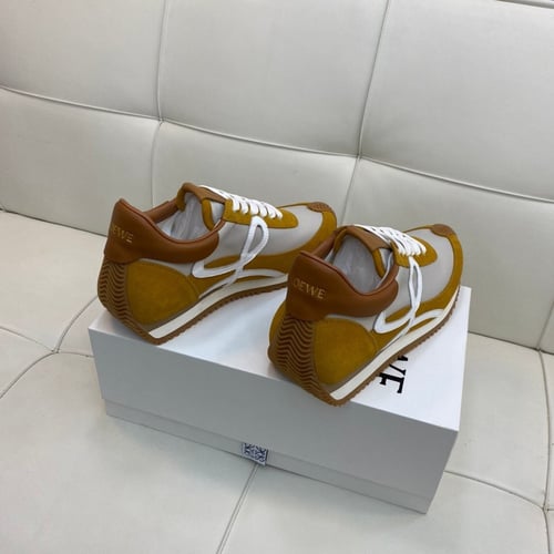 حذاء لويفي الرياضي| لون بني