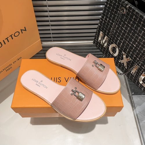 سليبر LV بعدة الوان