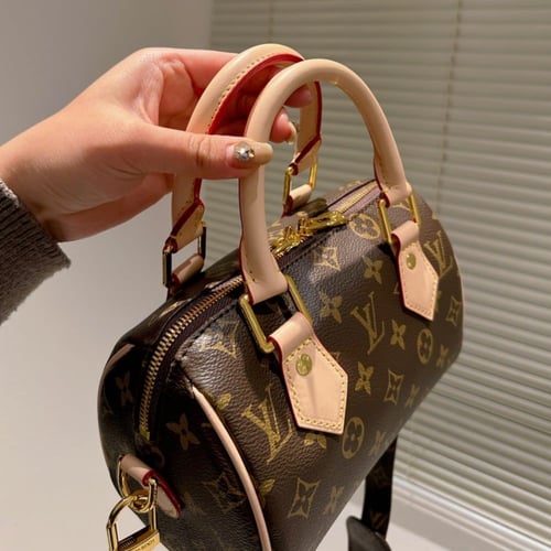 شنطة لويس فيتون سبيدي باندولير