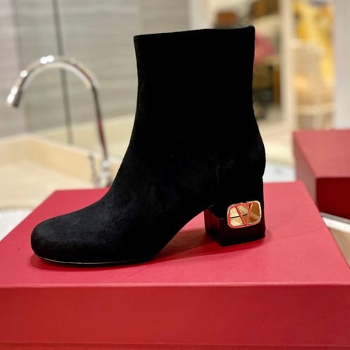 بوت ڤالنتينو بعدة الوان