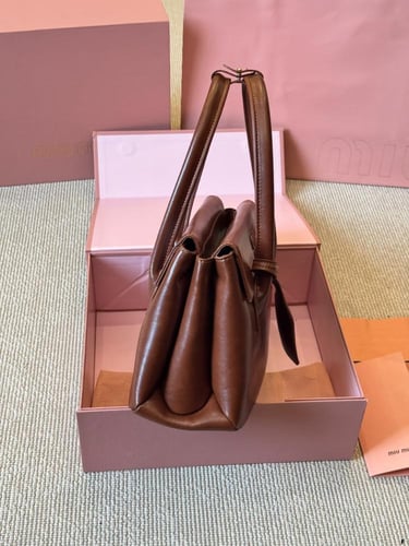 حقيبة miumiu | عدة الوان