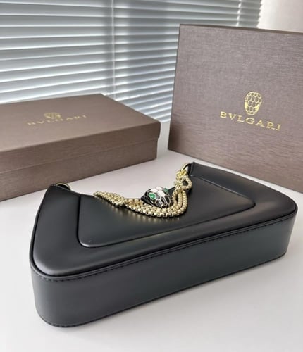 حقيبة Bvlgari عدة الوان