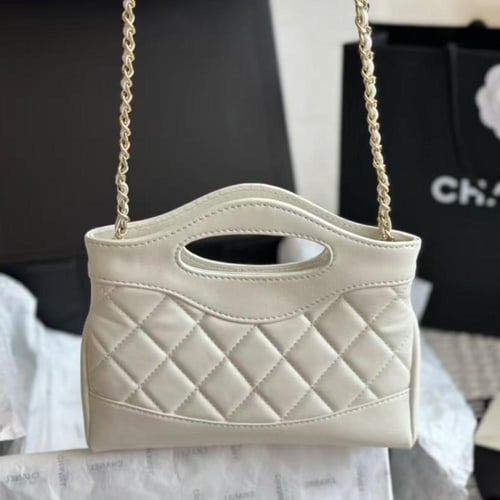 حقيبة شانيل بعدة الوان