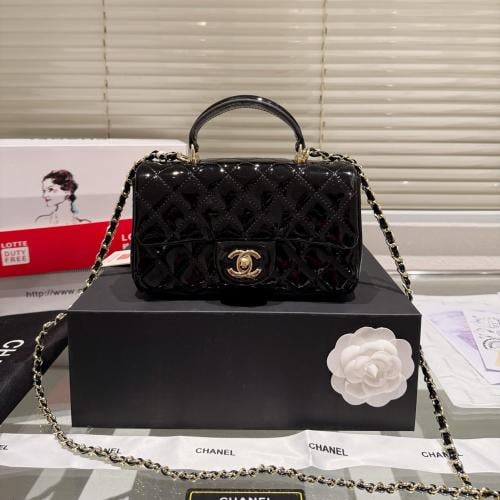 حقيبة شانيل بعدة الوان