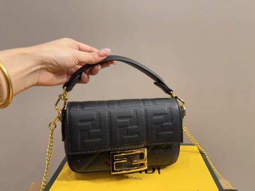 حقيبة فندي | الوان متعدده