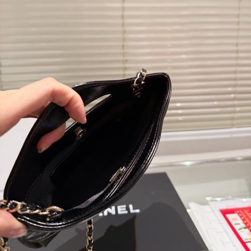 حقيبة شانيل بعده الوان