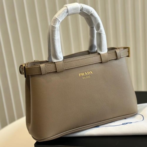 حقيبة برادا بعدة الوان