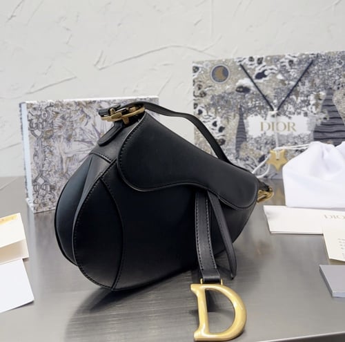 حقيبة ديور سادل كلاسيكية / أسود