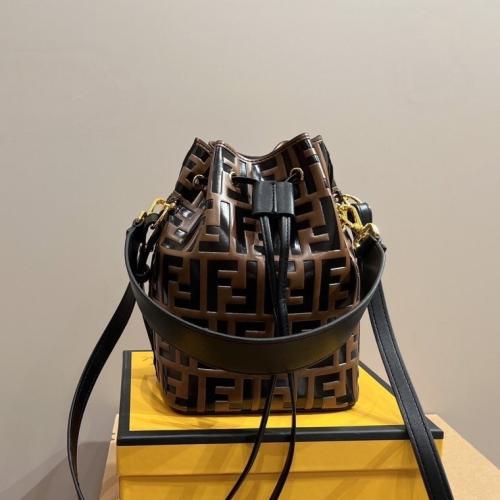 فندي حقيبة مون تريزور جلد