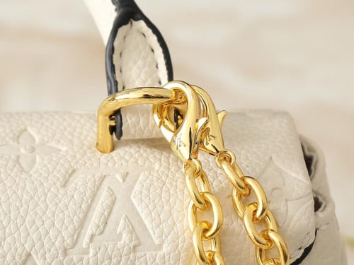 حقيبة LV صغيرة باللون السكري