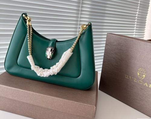 حقيبة Bvlgari عدة الوان