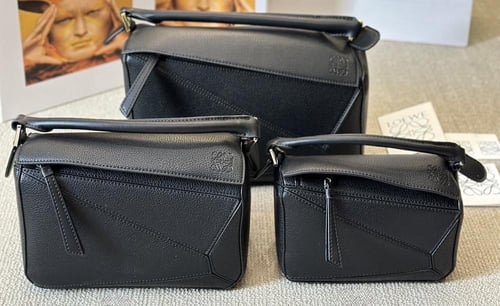 حقيبة لويفي بعده الوان