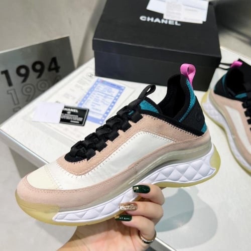 حذاء شانيل ملون