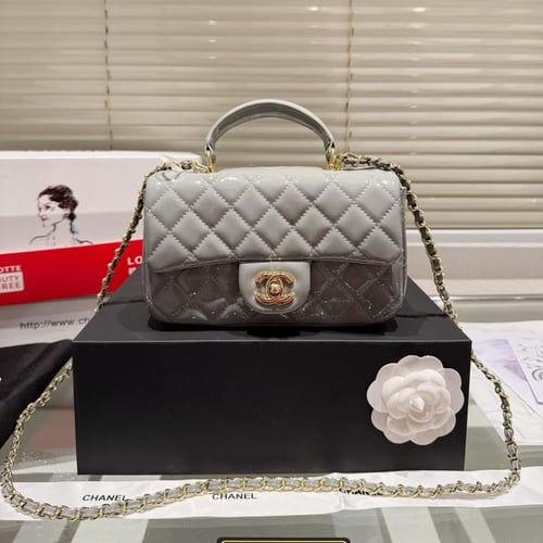 حقيبة شانيل بعدة الوان