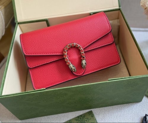 حقيبة غوتشي بعدة الوان