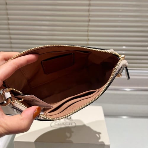 حقيبة كوتش بيج بقلوب