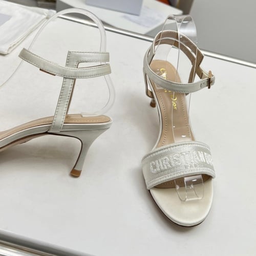 كعب ديور ابيض