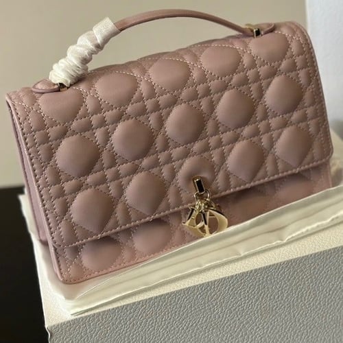 حقيبة ديور بعده الوان