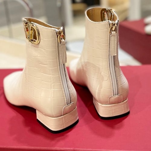 بوت ڤالنتينو اسود/ ابيض