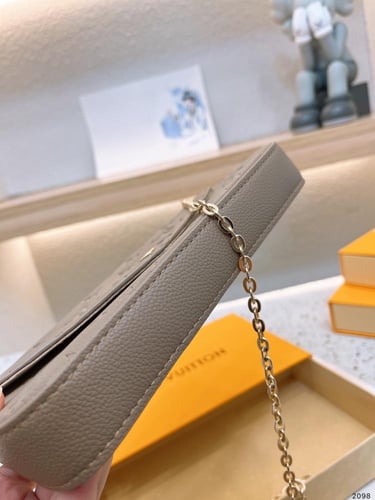 حقيبة كروس LV | عدة الوان