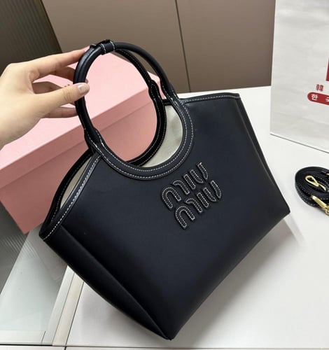 حقيبة ميو ميو