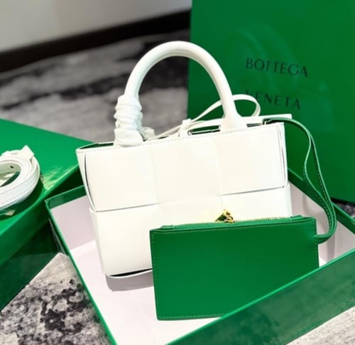 حقيبة بوتيغا BV | بعدة الوان