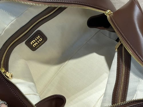 حقيبة ميو ميو الحجم الكبير