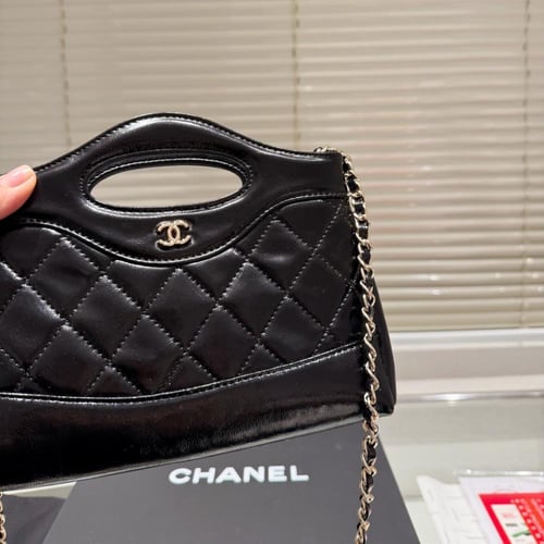 حقيبة شانيل بعده الوان