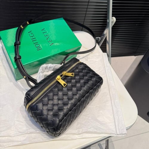 حقيبة بوتيغا بعدة الوان