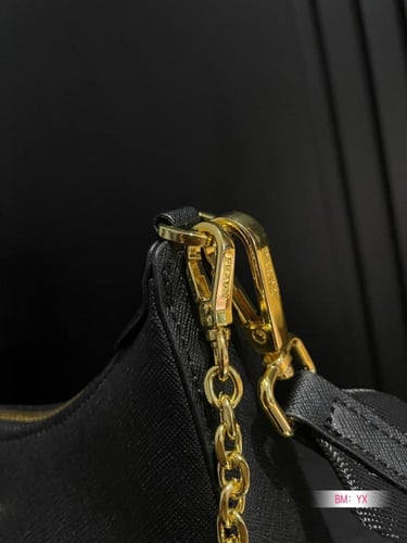 حقيبة Prada | عدة الوان