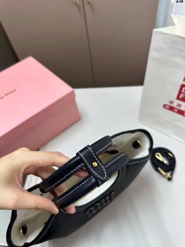 حقيبة ميو ميو