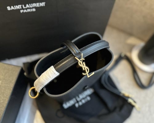 حقيبة ysl صغيرة