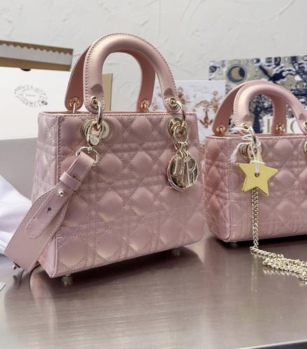 حقيبة ليدي ديور بحجمين / وردي