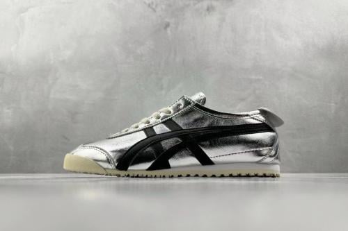 حذاء اسيكس فضي