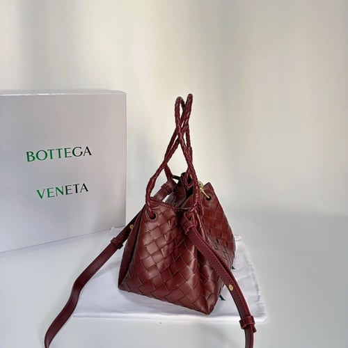 حقيبة بوتيغا براشوت صغيرة بعدة الوان