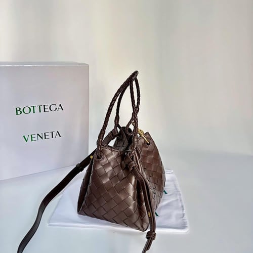 حقيبة بوتيغا براشوت صغيرة بعدة الوان