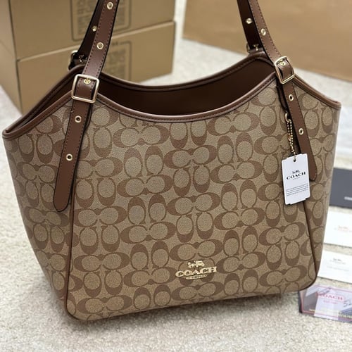 شنطة كوتش كبيرة