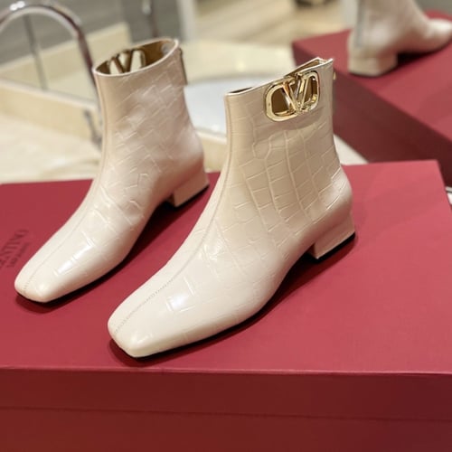 بوت ڤالنتينو اسود/ ابيض