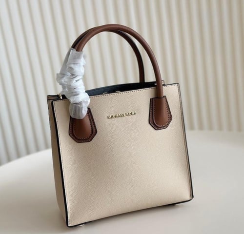 حقيبة مايكل كورس عدة الوان