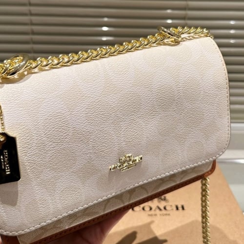 حقيبة كوتش صغيرة