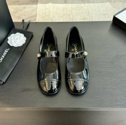 حذاء شانيل اسود