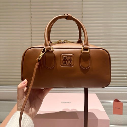 حقيبة ميوميو بعدة الوان