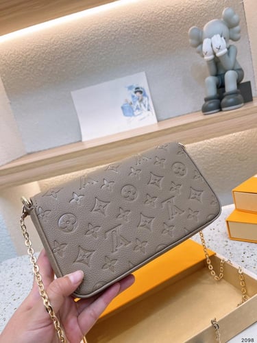 حقيبة كروس LV | عدة الوان