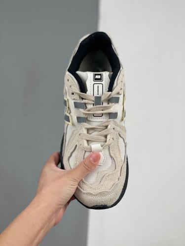 حذاء رياضي NB بيج