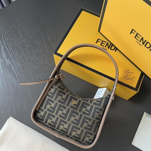 حقيبة فندي | Mini Fendessence