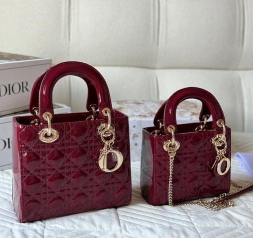 حقيبة ديور جلد لامع بعدة الوان